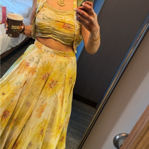 Sunflower print lenhnga with blouse and jacket - Picture 7 of 7